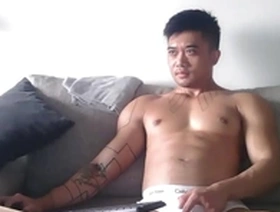 Svelte Asian man performs on Chaturbate
